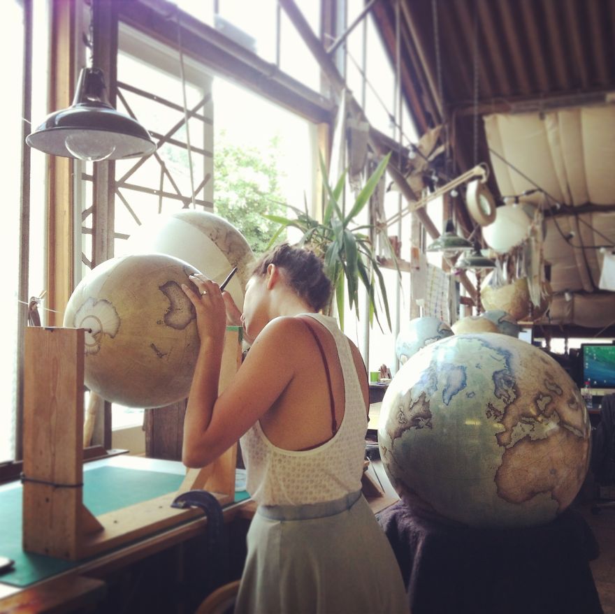 One-of-the-Worlds-Only-Globe-Making-Studios-Celebrates-the-Ancient-Art-of-Handcrafted-Globes29__880