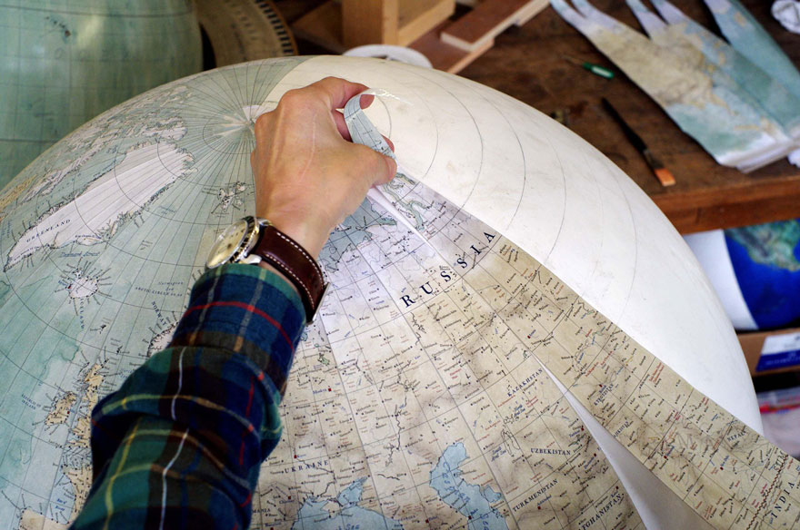 This-Job-Exists-In-the-Studio-With-One-Of-The-Worlds-Last-Remaining-Globe-makers3__880