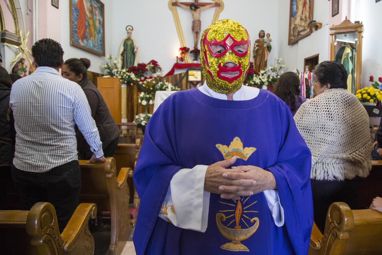 addict-priest-luchador-the-incredible-semi-true-life-of-fray-tormenta-body-image-1420677603