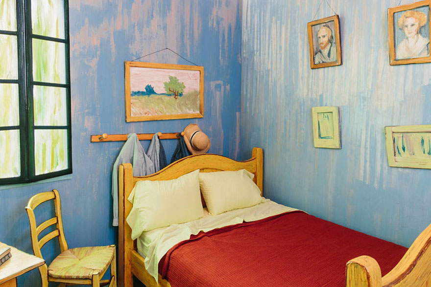 van-gogh-room-airbnb-art-institute-chicago-2