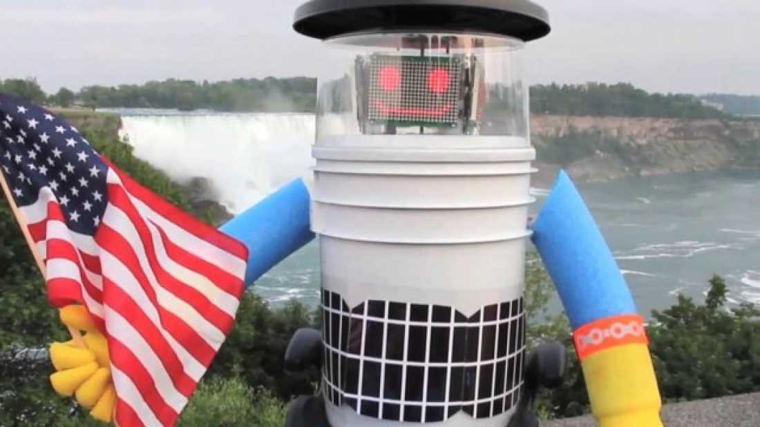 extra_large-1464366405-1501-hitchhiking-robot-is-decapitated-and-left-in-a-ditch-after-just-two-weeks