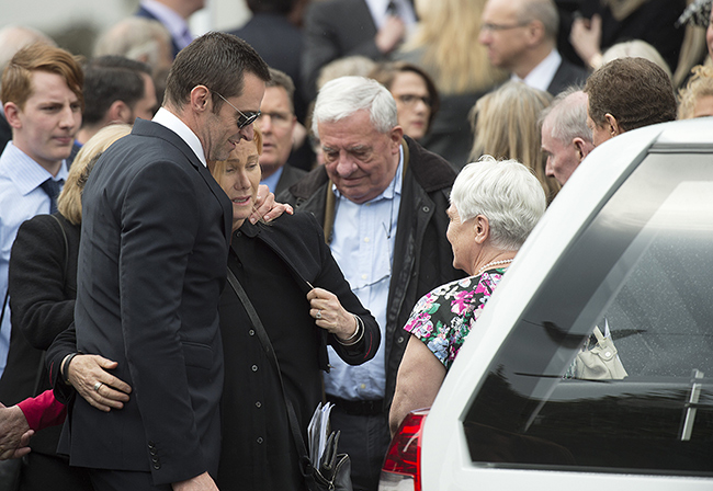 hugh-jackman-funeral2-z