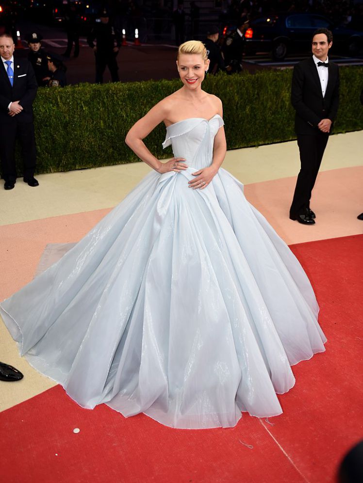 Claire Danes and Zac Posen arrive for the Costume Institute Benefit at The Metropolitan Museum of Art May 2, 2016 in New York. / AFP / TIMOTHY A. CLARY (Photo credit should read TIMOTHY A. CLARY/AFP/Getty Images)