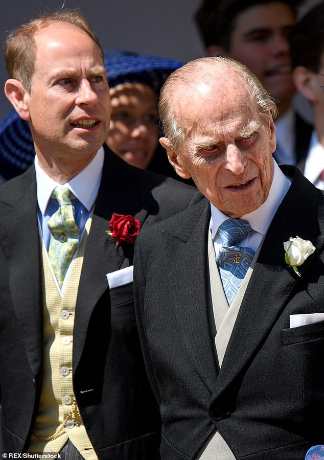 13397468-7019851-Baldness_runs_in_the_family_Prince_Philip_is_also_bald_while_Pri-a-5_1581249021286.jpg