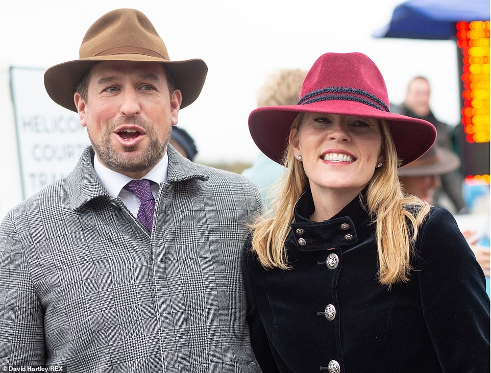 24576908-7988769-Peter_Phillips_and_Autumn_Phillips_looking_cosy_at_the_Cheltenha-a-66_1581376711816.jpg