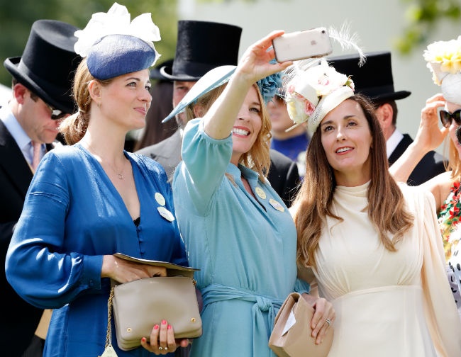 autumn-phillips-selfie-royal-ascot-z.jpg