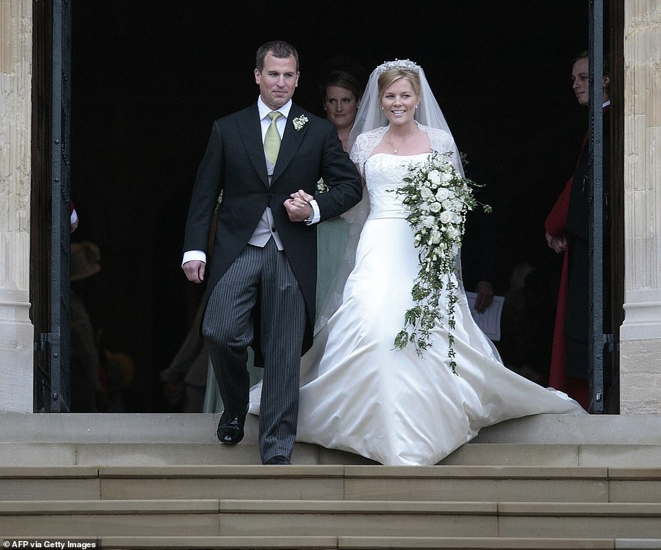 24574168-7988769-Peter_and_Autumn_Phillips_on_their_wedding_day_at_St_George_s_Ch-a-25_1581371937446.jpg