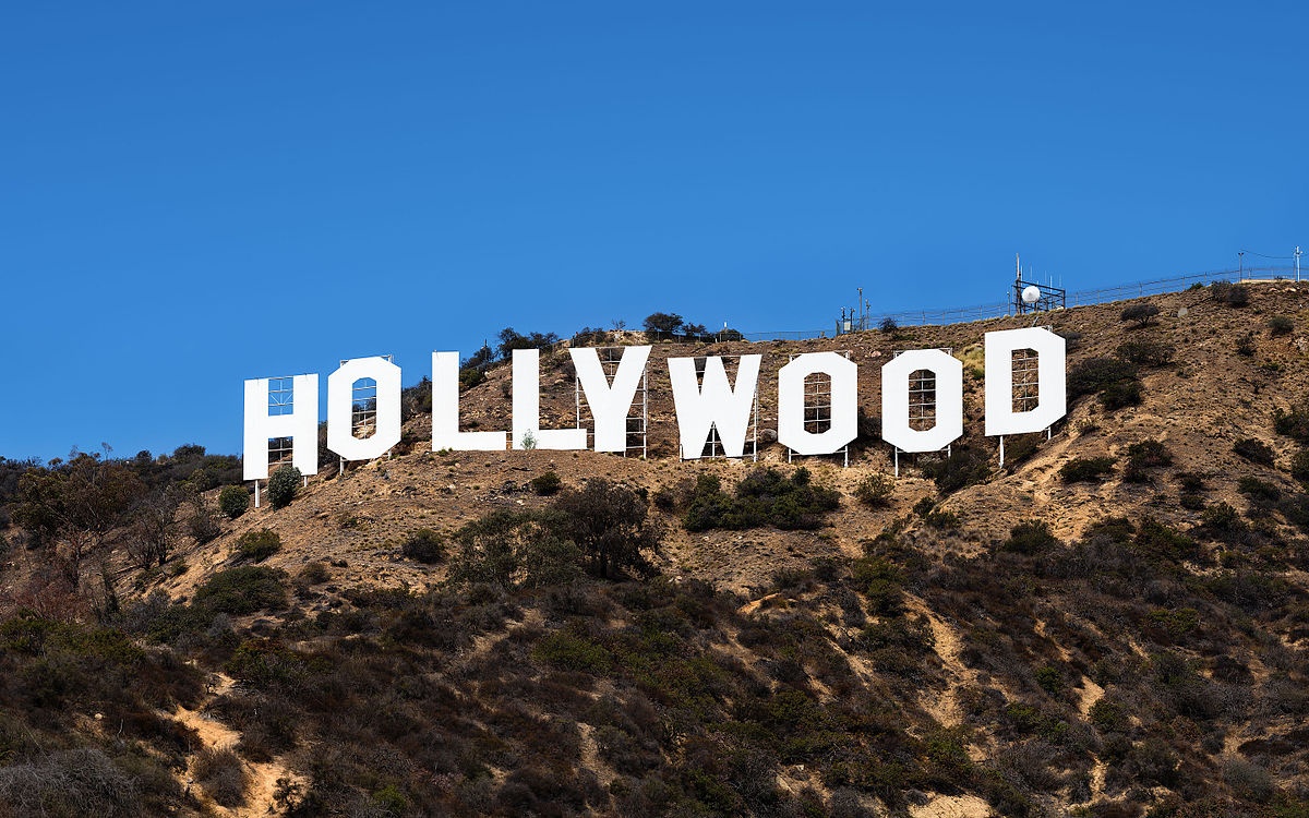 1200px-Hollywood_Sign_(Zuschnitt).jpg