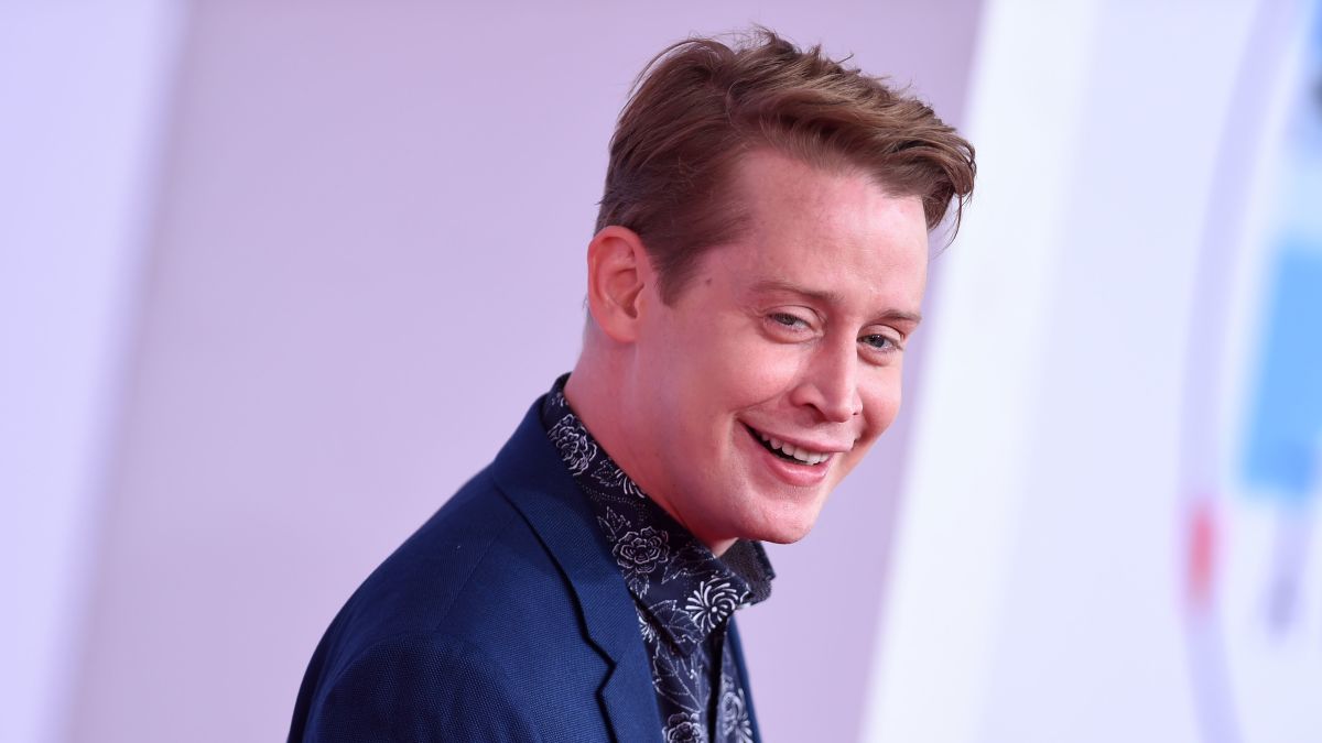 https___cdn.cnn.com_cnnnext_dam_assets_200826182816-macaulay-culkin-american-music-awards-2018